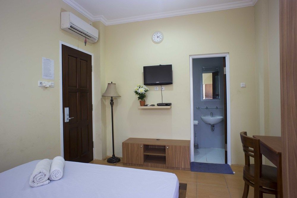 Reddoorz @ Kwitang Hotel Jakarta Exterior photo