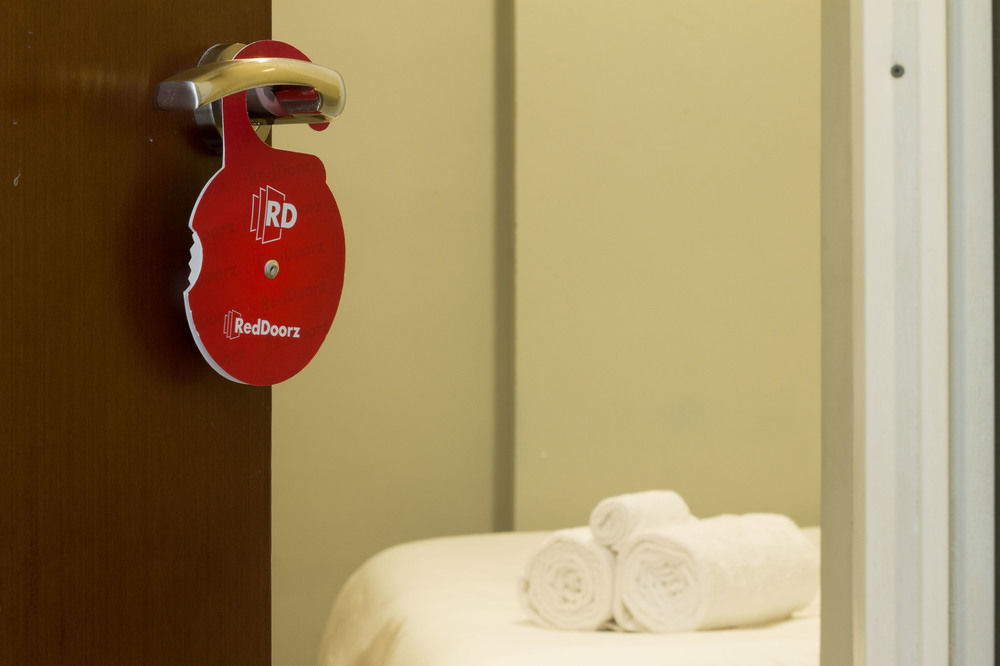 Reddoorz @ Kwitang Hotel Jakarta Exterior photo