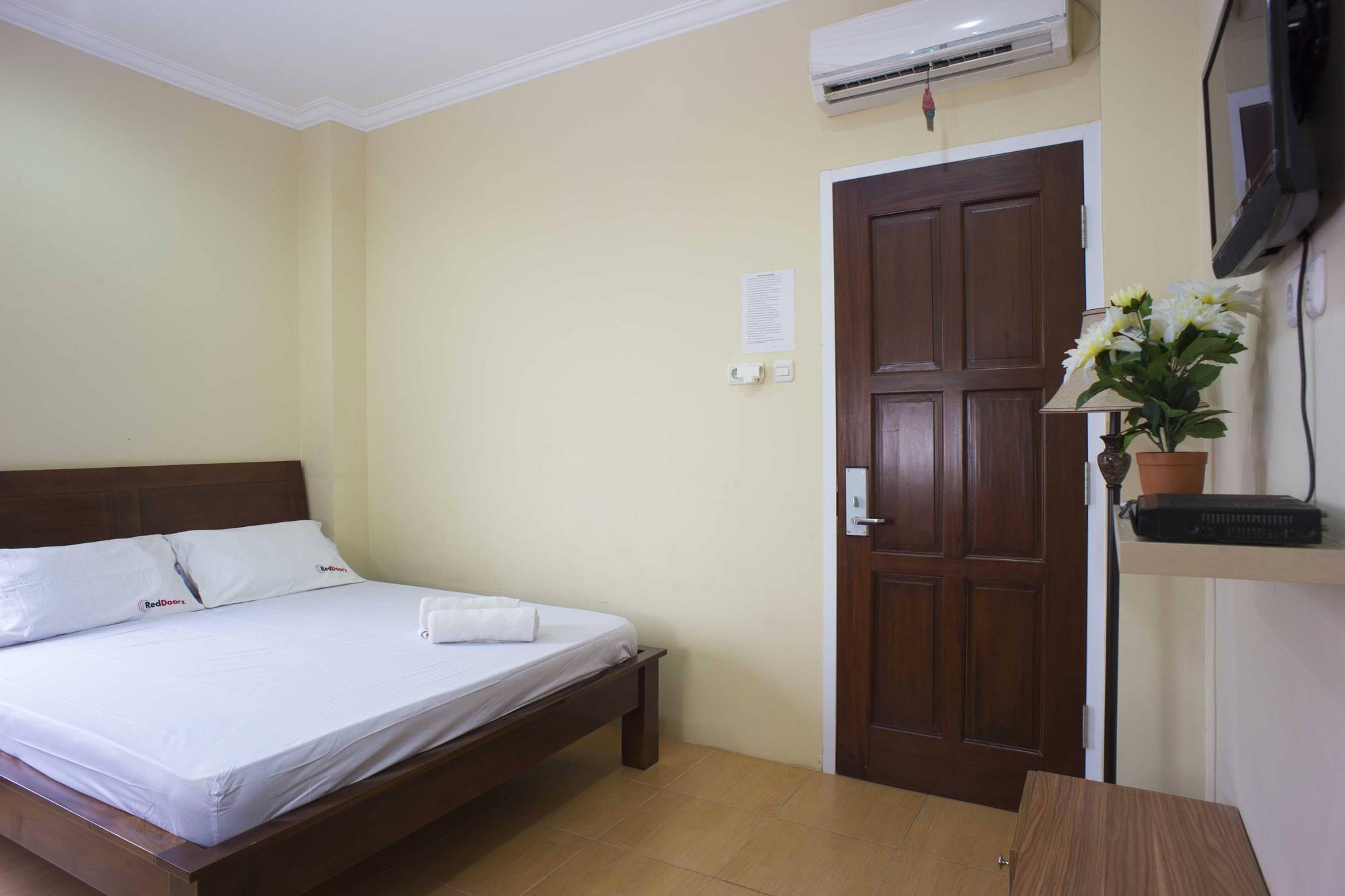Reddoorz @ Kwitang Hotel Jakarta Exterior photo